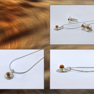 KIS SPIRÁL MEDÁL NARANCS SZÍNŰ KORALLGYÖNGGYEL